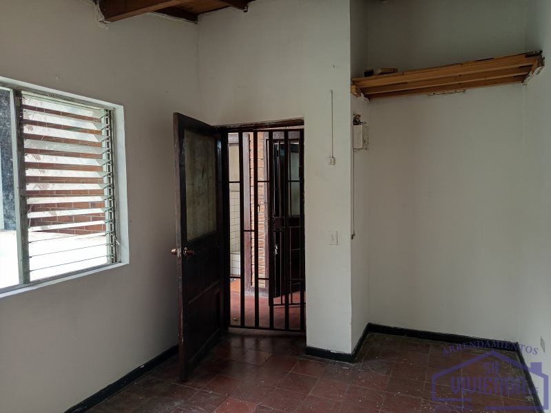 Local en arriendo Antioquia Medellín Parque J Emilio Valderrama 10 m2 Habitaciones 0 Baños 0 Garajes 0 Precio $400000