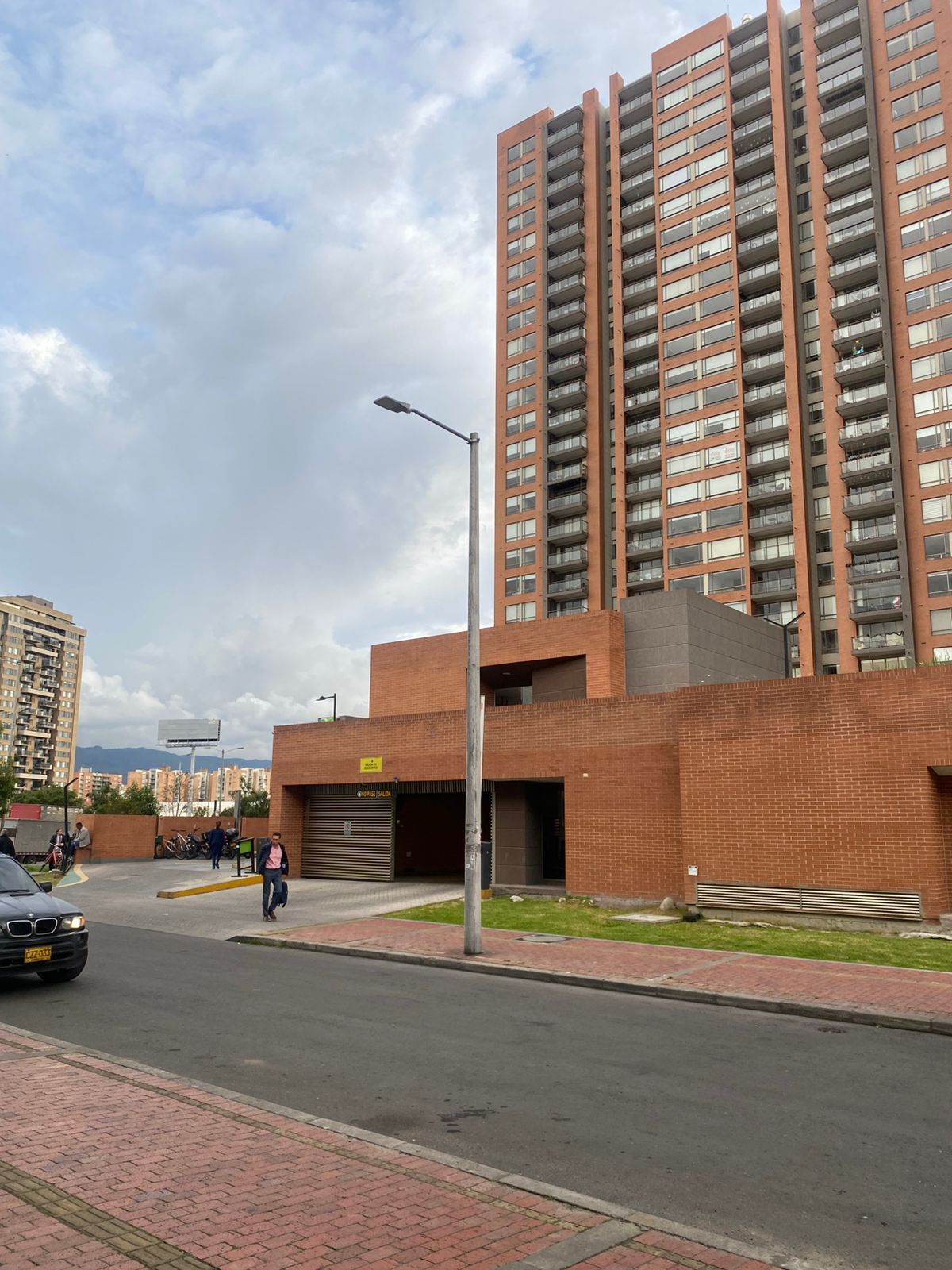 Apartaestudio en arriendo Cundinamarca Bogotá Cjr Salerno 88 m2 Habitaciones 3 Baños 2 Garajes 1 Precio $3300000