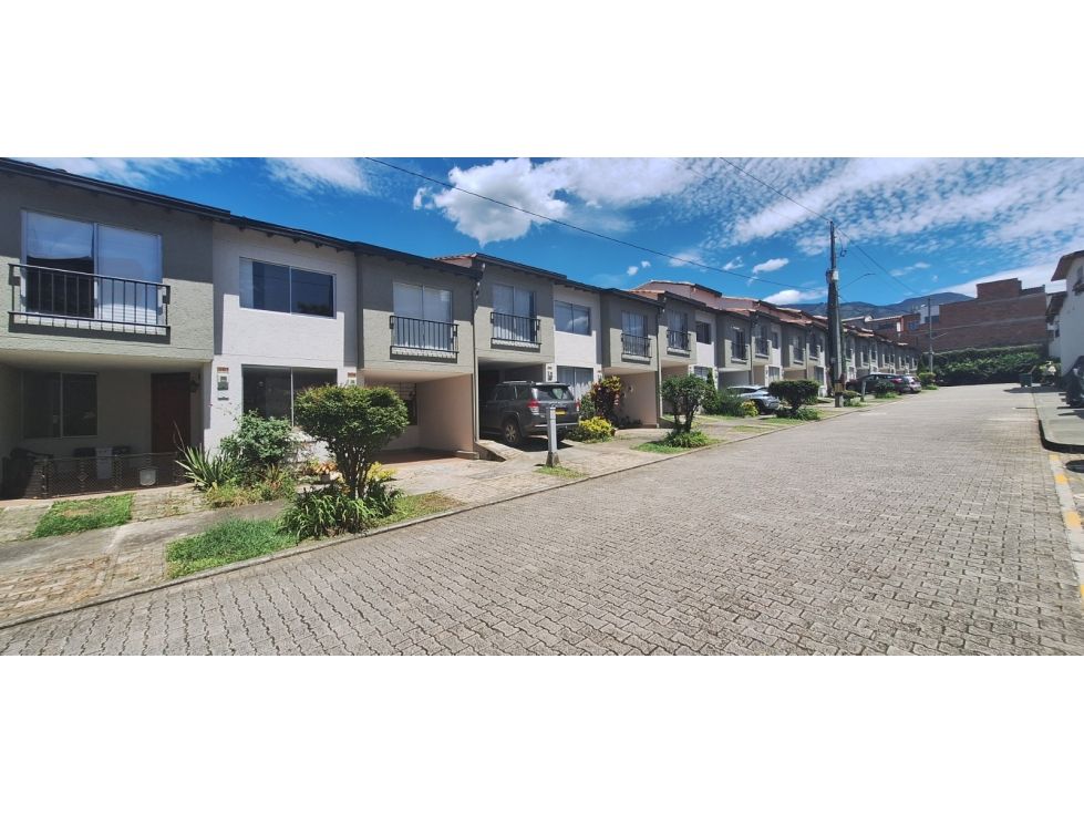 Casa en venta Antioquia Itagüí Ditaires 187 m2 Habitaciones 4 Baños 3 Garajes 1 Precio $700000000