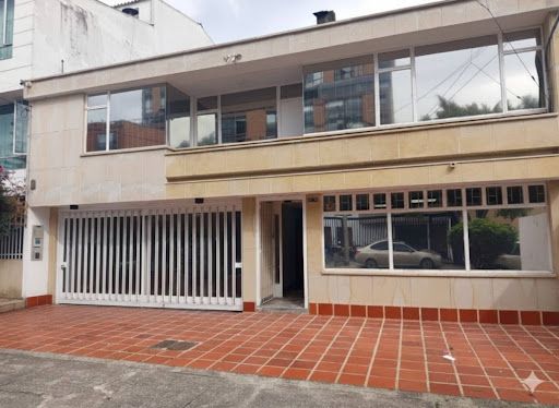 Casa en venta Cundinamarca Bogotá La Castellana 500 m2 Habitaciones 18 Baños 6 Garajes 2 Precio $2400000000
