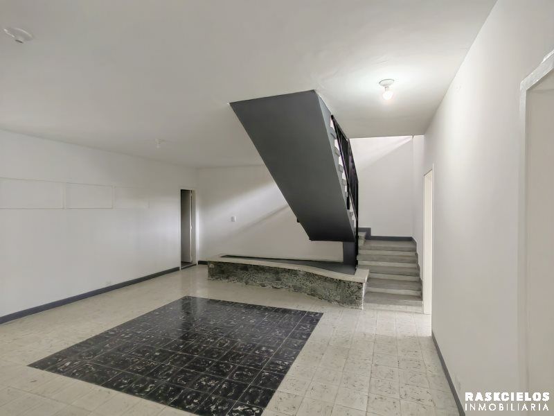 Casa en arriendo Antioquia Medellín San Joaquin 415 m2 Habitaciones 10 Baños 6 Garajes 1 Precio $12000000