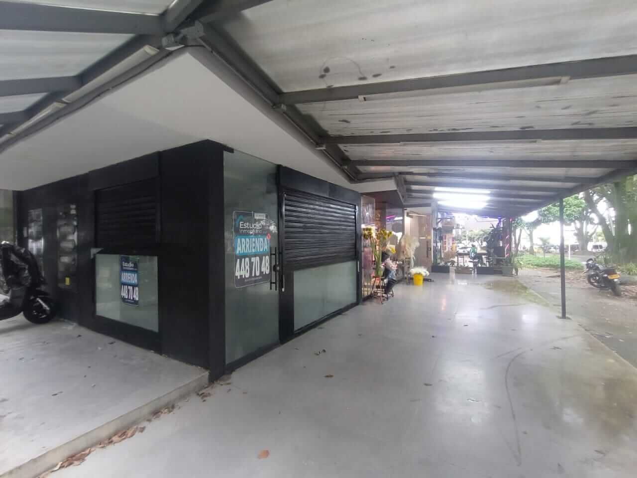 Local Comercial en arriendo Antioquia Medellín La Gloria 22 m2 Habitaciones 0 Baños 1 Garajes 0 Precio $3000000