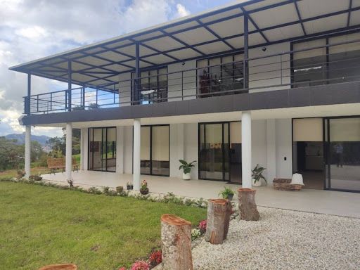 Casa Campestre en venta Antioquia La Ceja La Ceja 2636 m2 Habitaciones 3 Baños 4 Garajes 4 Precio $2690000000