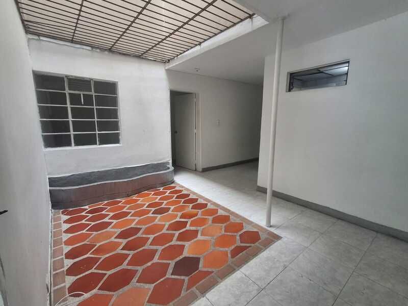 Casa en arriendo Antioquia Medellín Florida Nueva 150 m2 Habitaciones 6 Baños 2 Garajes 0 Precio $2500000