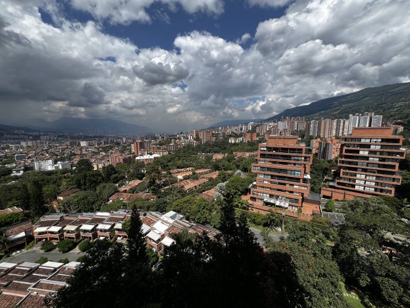 Apartamento en arriendo Antioquia Envigado Loma De Las Brujas 140 m2 Habitaciones 3 Baños 4 Garajes 1 Precio $6800000