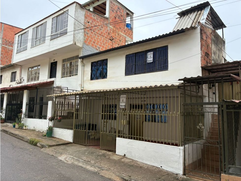 Casa en arriendo Santander Girón Castilla Real I 116 m2 Habitaciones 5 Baños 2 Garajes 1 Precio $1400000