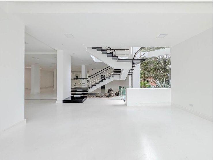 Local en arriendo Cundinamarca Bogotá Santa Barbara Occidental 865 m2 Habitaciones 0 Baños 0 Garajes 4 Precio $52500000