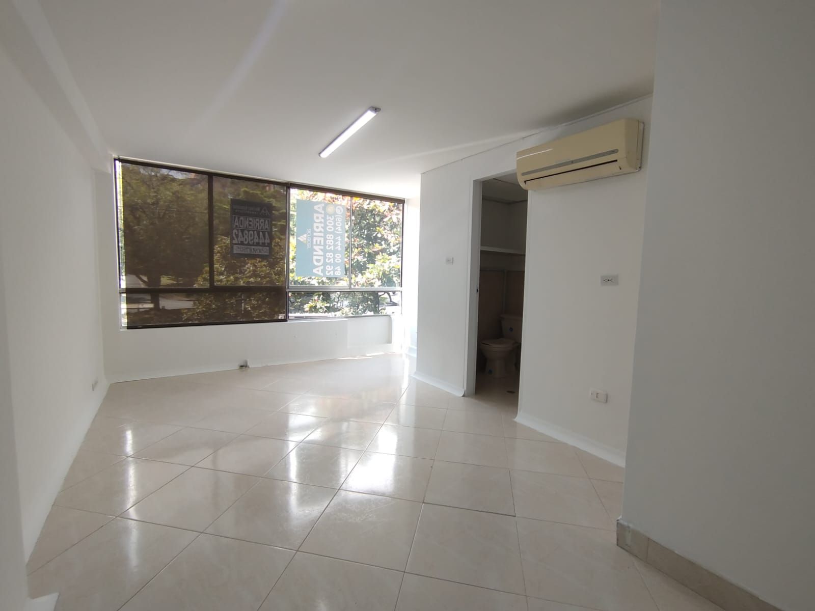 Oficina en arriendo Antioquia Medellín La Mota 27 m2 Habitaciones 0 Baños 1 Garajes 1 Precio $2400000