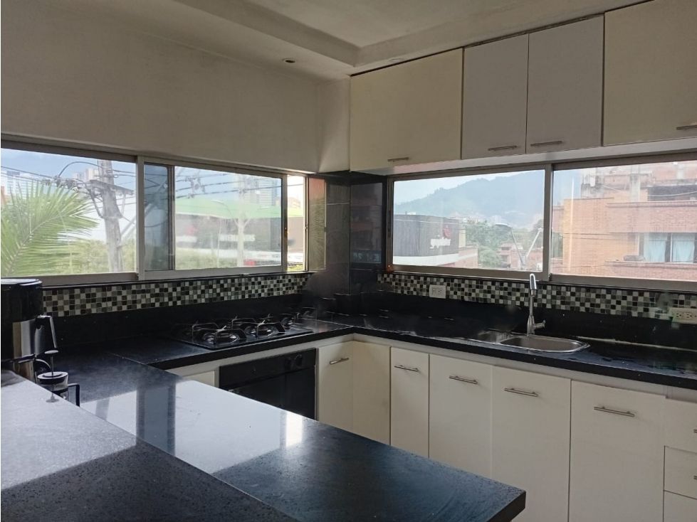 Oficina en arriendo Antioquia Envigado La Paz 115 m2 Habitaciones 0 Baños 3 Garajes 0 Precio $4800000