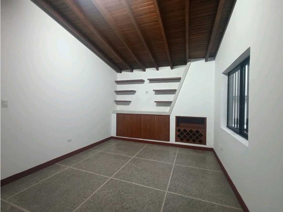 Casa en arriendo Antioquia Medellín La Castellana 253 m2 Habitaciones 3 Baños 3 Garajes 1 Precio $5500000