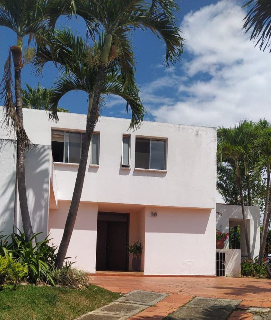 Casa en arriendo Valle Del Cauca Cali Parcelacion Cerros La Buitrera 300 m2 Habitaciones 3 Baños 4 Garajes 4 Precio $8000000