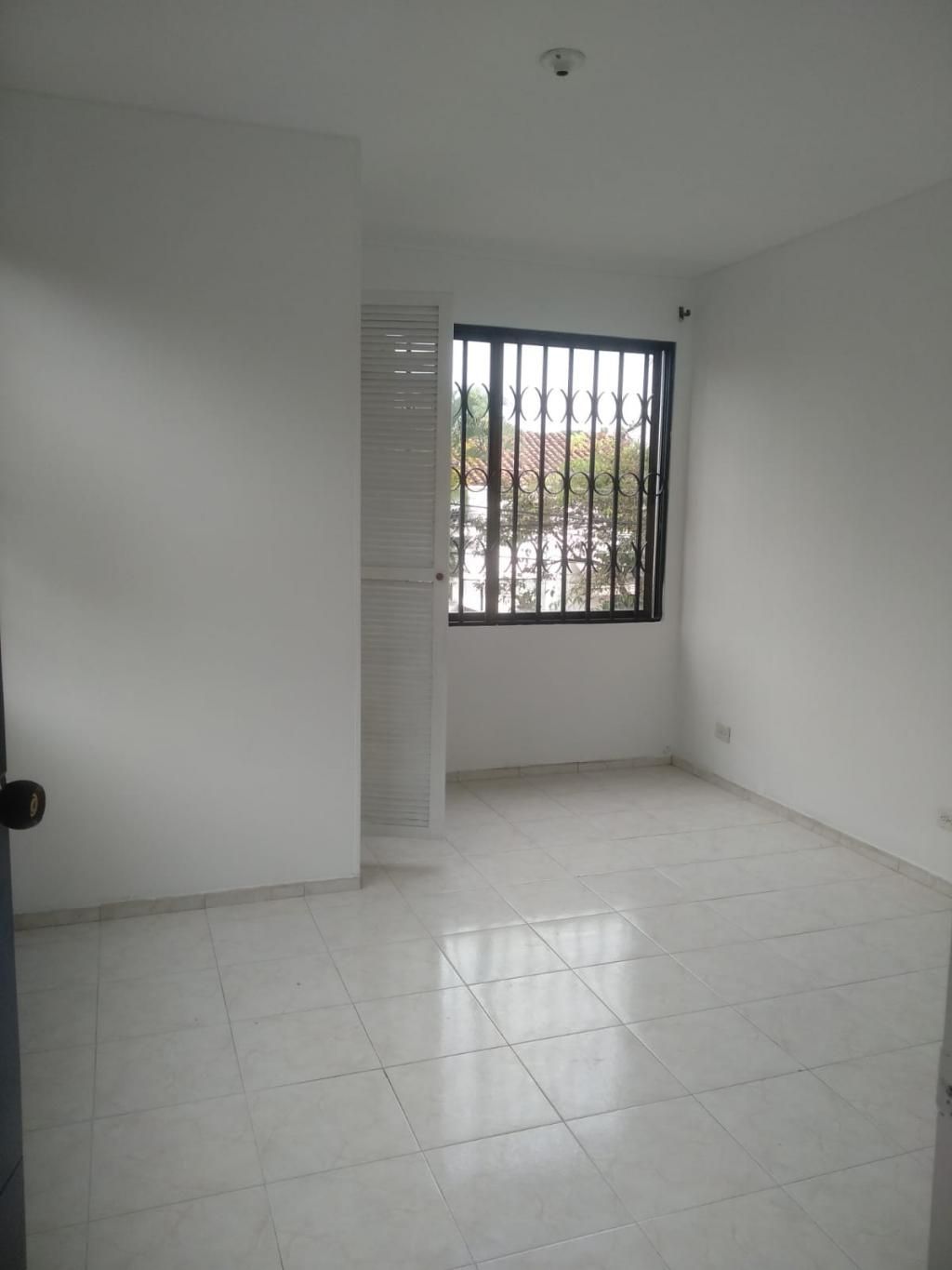 Casa en arriendo Valle Del Cauca Cali Santa Anita - La Selva 107 m2 Habitaciones 3 Baños 2 Garajes 2 Precio $2000000