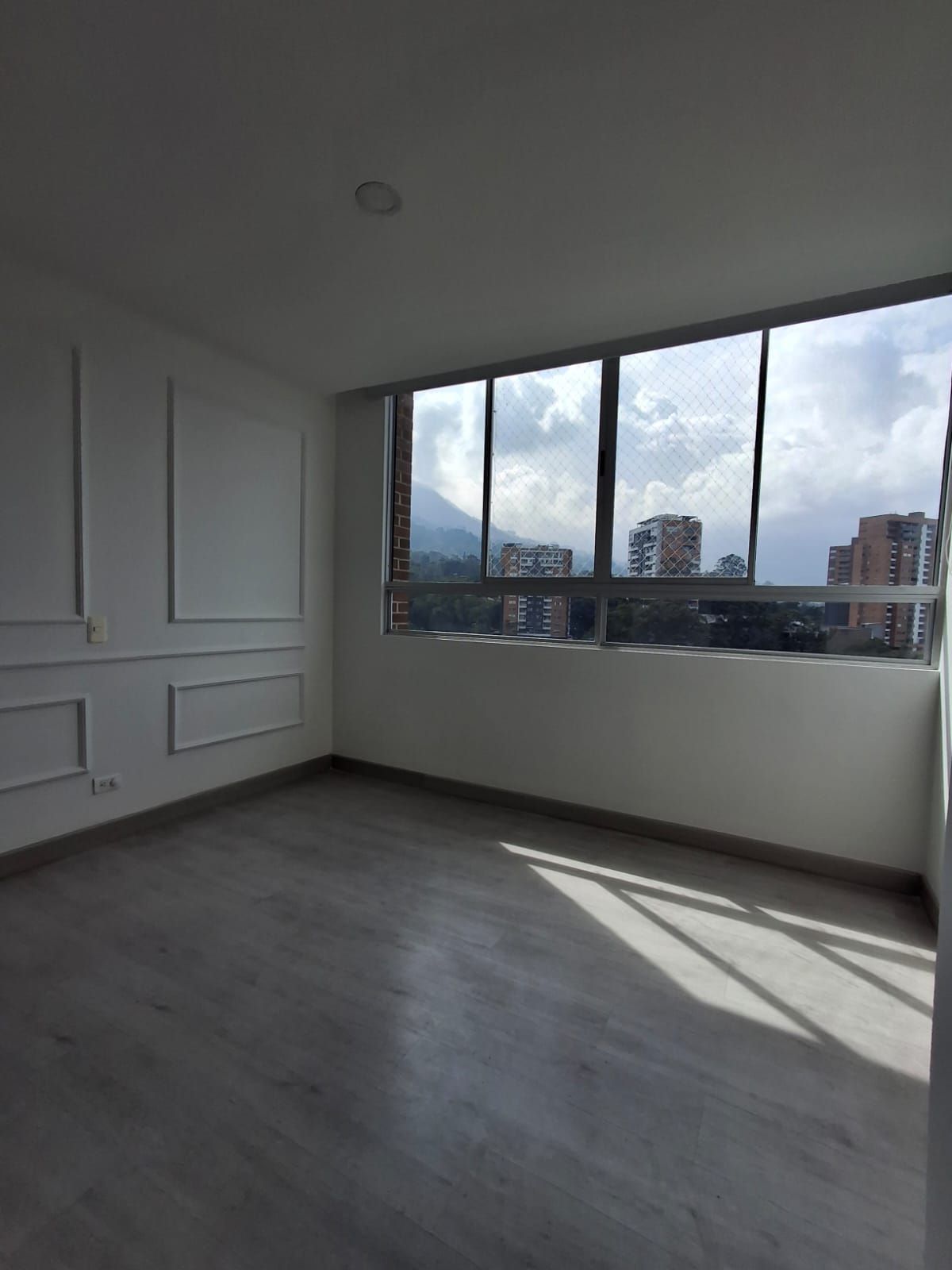 Apartamento en arriendo Antioquia Envigado Zúñiga 140 m2 Habitaciones 3 Baños 5 Garajes 2 Precio $7000000