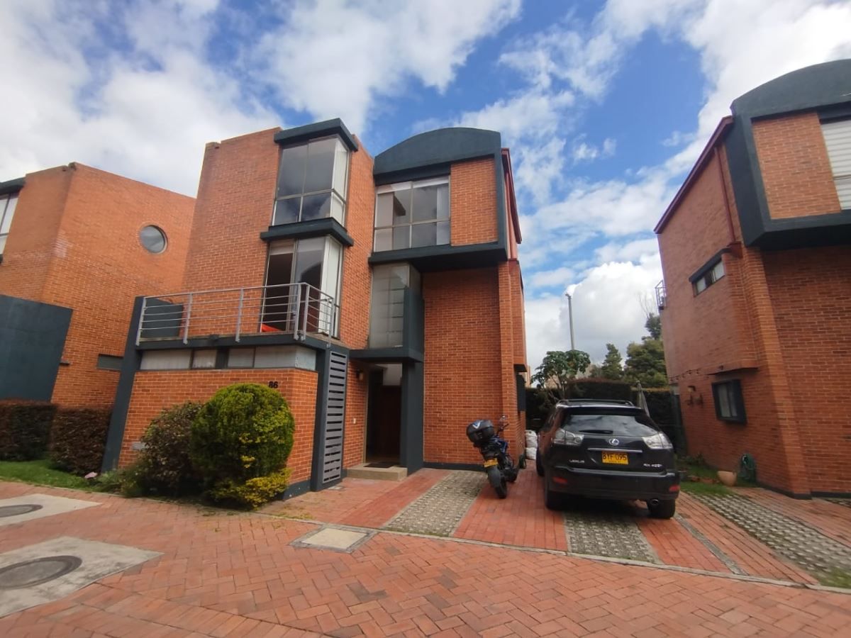 Casa en arriendo Cundinamarca Bogotá Cr Hacienda De Iberia Et Ii 200 m2 Habitaciones 4 Baños 4 Garajes 3 Precio $5759000