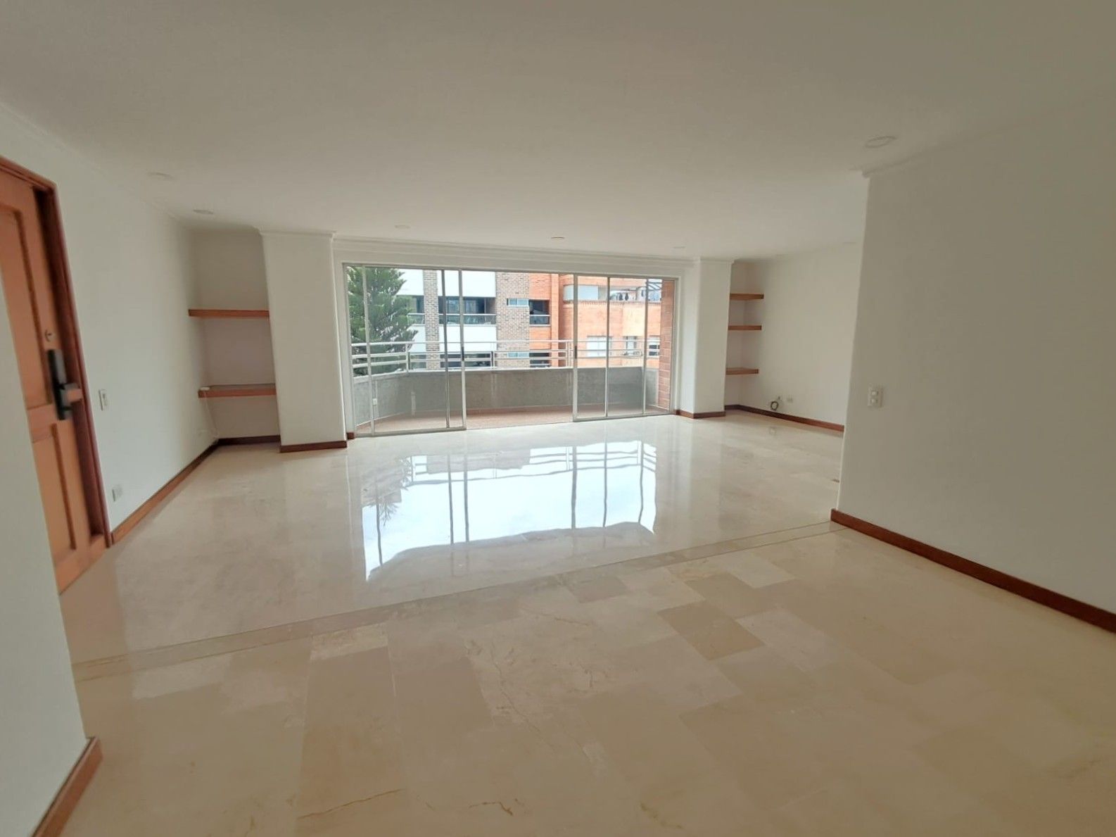 Apartamento en arriendo Antioquia Medellín Laureles 180 m2 Habitaciones 3 Baños 5 Garajes 1 Precio $6500000