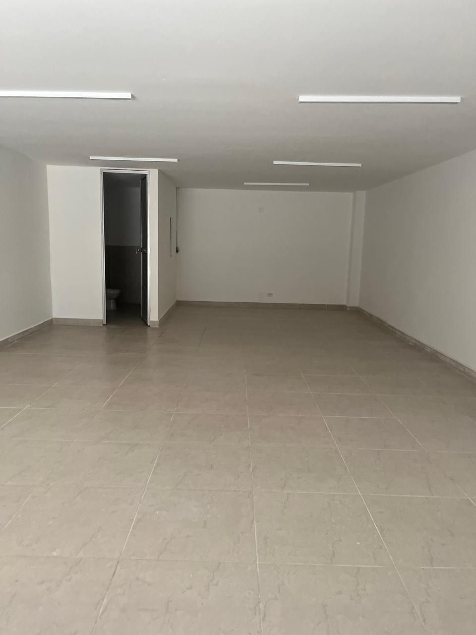 Local en arriendo Valle Del Cauca Cali Mayapan Las Vegas 92 m2 Habitaciones 0 Baños 1 Garajes 3 Precio $3500000