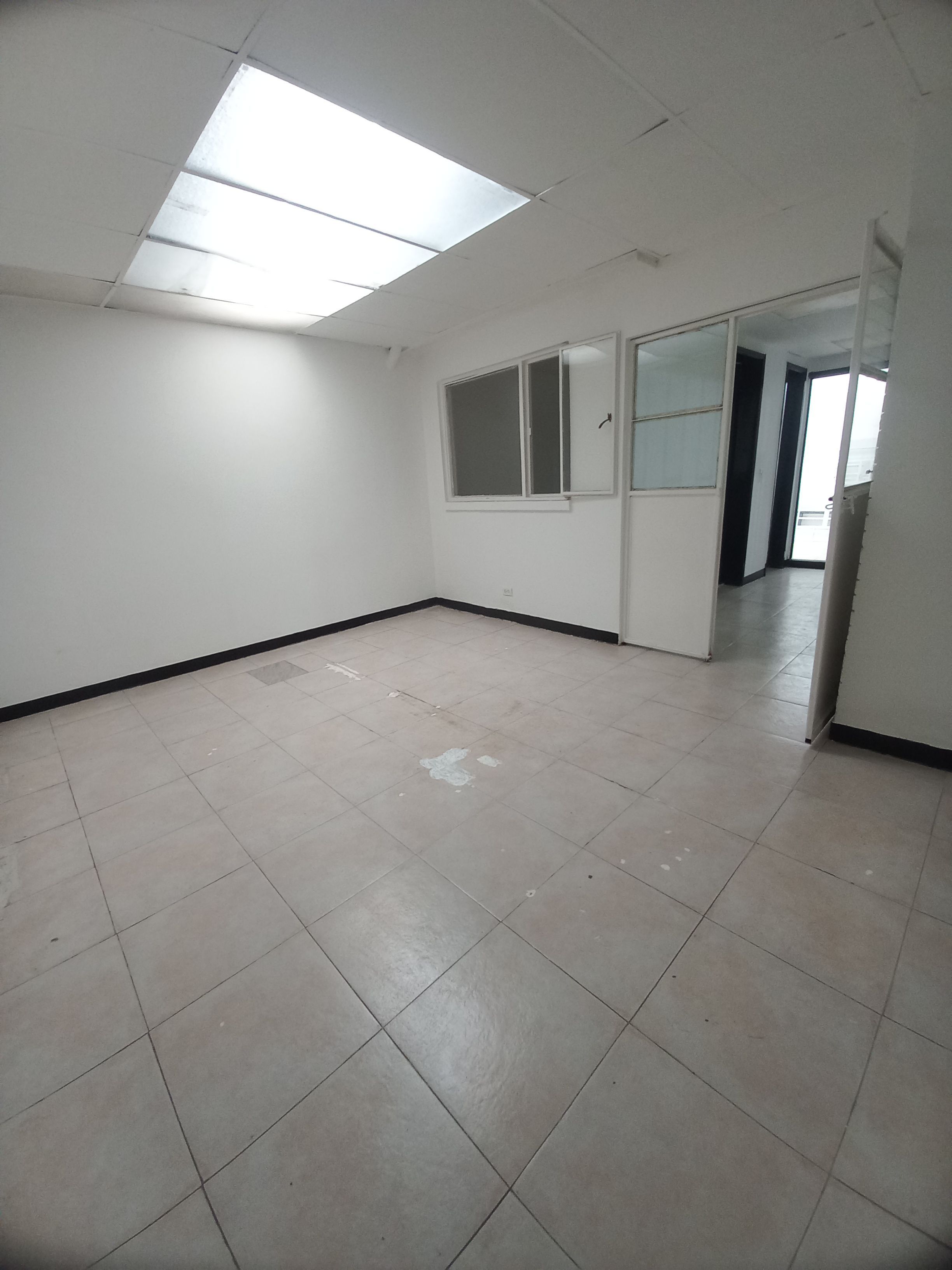 Bodega en arriendo Cundinamarca Bogotá Las Ferias 90 m2 Habitaciones 0 Baños 1 Garajes 0 Precio $2800000