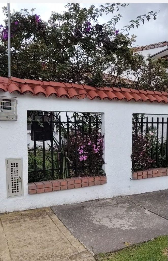 Casa en venta Cundinamarca Bogotá Prado Veraniego Sur 262 m2 Habitaciones 4 Baños 3 Garajes 1 Precio $1100000000