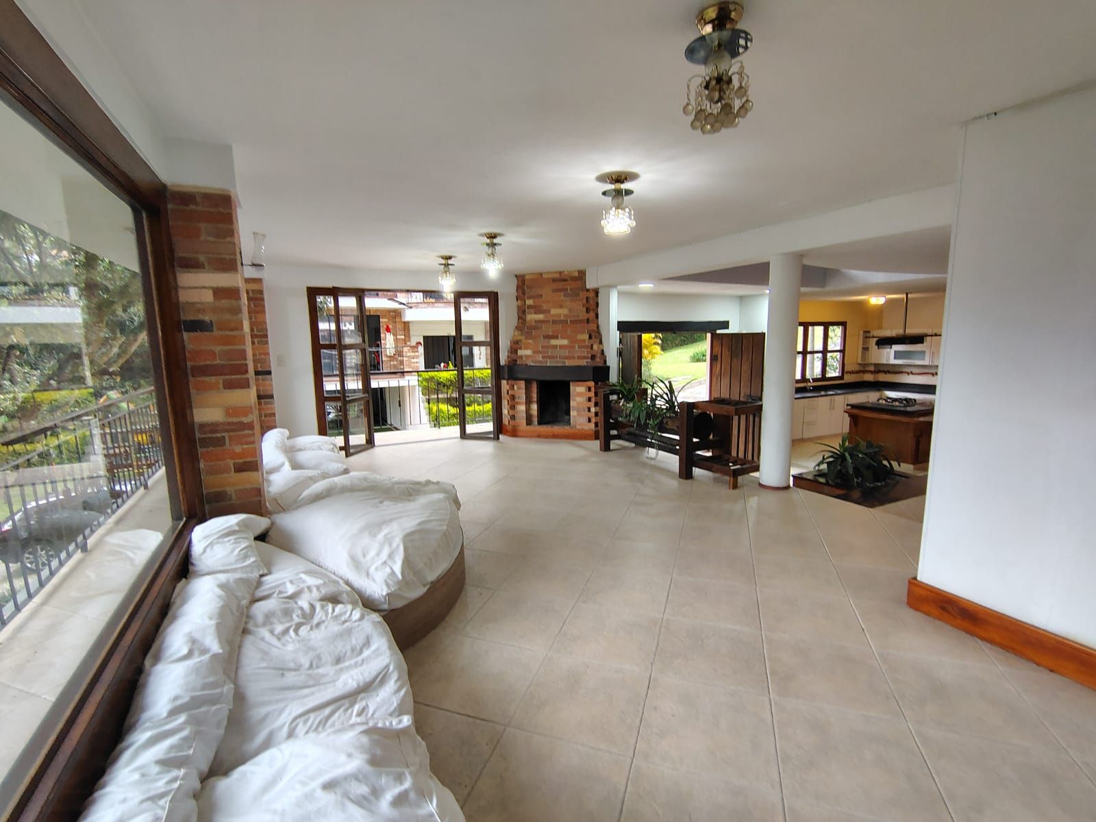 Casa en arriendo o venta Antioquia Sabaneta Sabaneta 450 m2 Habitaciones 3 Baños 3 Garajes 2 Precio venta $1610000000 Precio arriendo $6700000