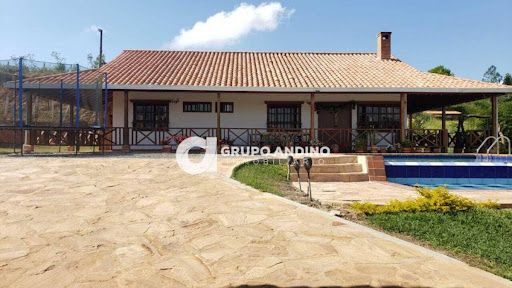 Casa Campestre en venta Santander Piedecuesta Br Paseo Cataluña 1250 m2 Habitaciones 6 Baños 5 Garajes 4 Precio $850000000