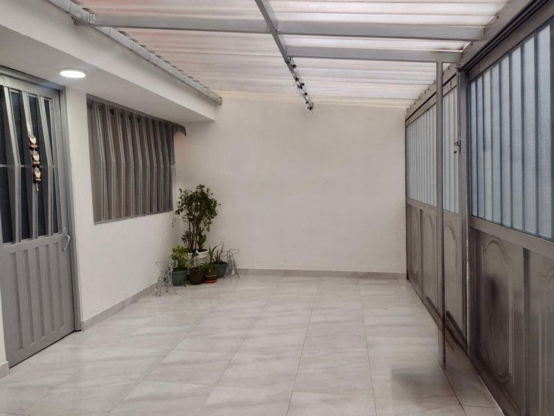 Casa en venta Cundinamarca Bogotá Bochica 297 m2 Habitaciones 8 Baños 3 Garajes 2 Precio $650000000