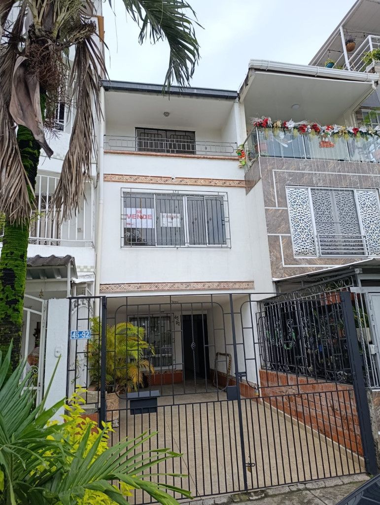 Casa en arriendo Valle Del Cauca Cali Lili 200 m2 Habitaciones 4 Baños 3 Garajes 2 Precio $2500000