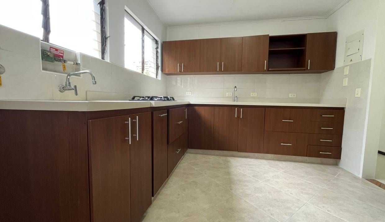Apartamento en arriendo Antioquia Envigado Jardines 75 m2 Habitaciones 2 Baños 2 Garajes 0 Precio $2900000