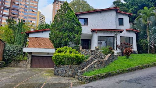 Casa en arriendo Antioquia Medellín Castropol 378 m2 Habitaciones 10 Baños 5 Garajes 4 Precio $16000000
