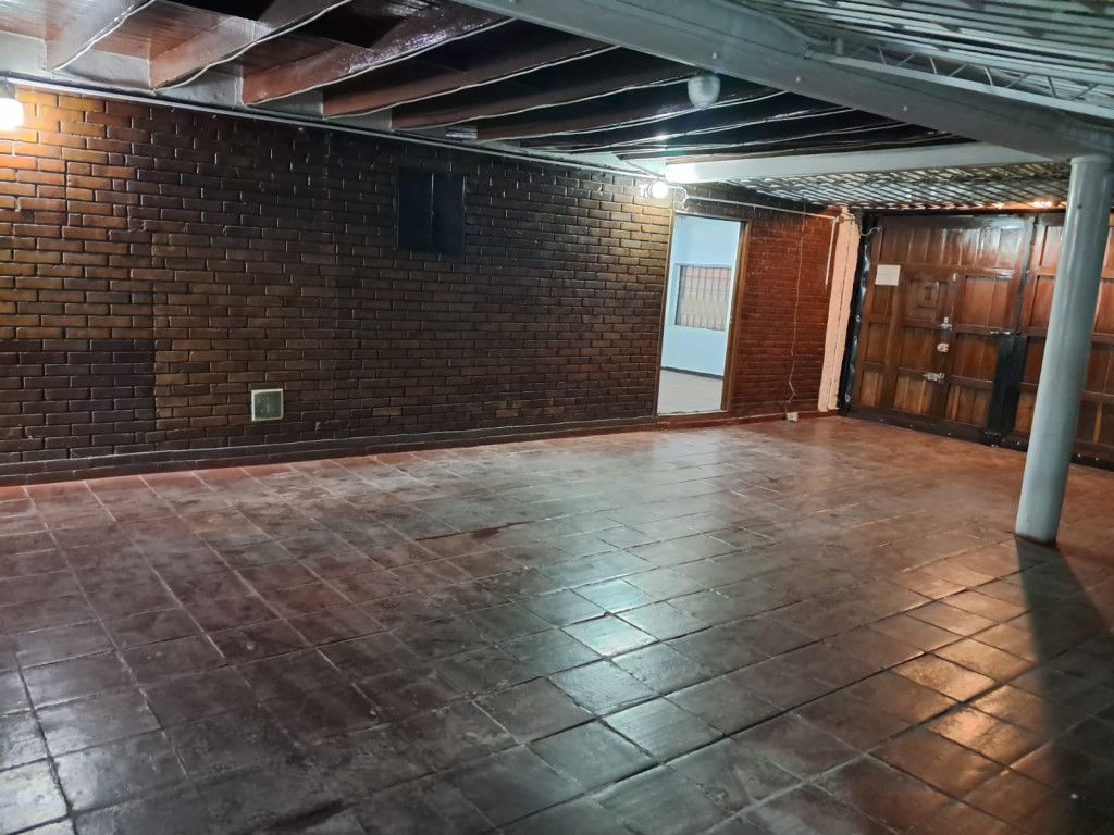 Casa en arriendo Cundinamarca Bogotá Santa Barbara Oriental 250 m2 Habitaciones 6 Baños 5 Garajes 5 Precio $9000000