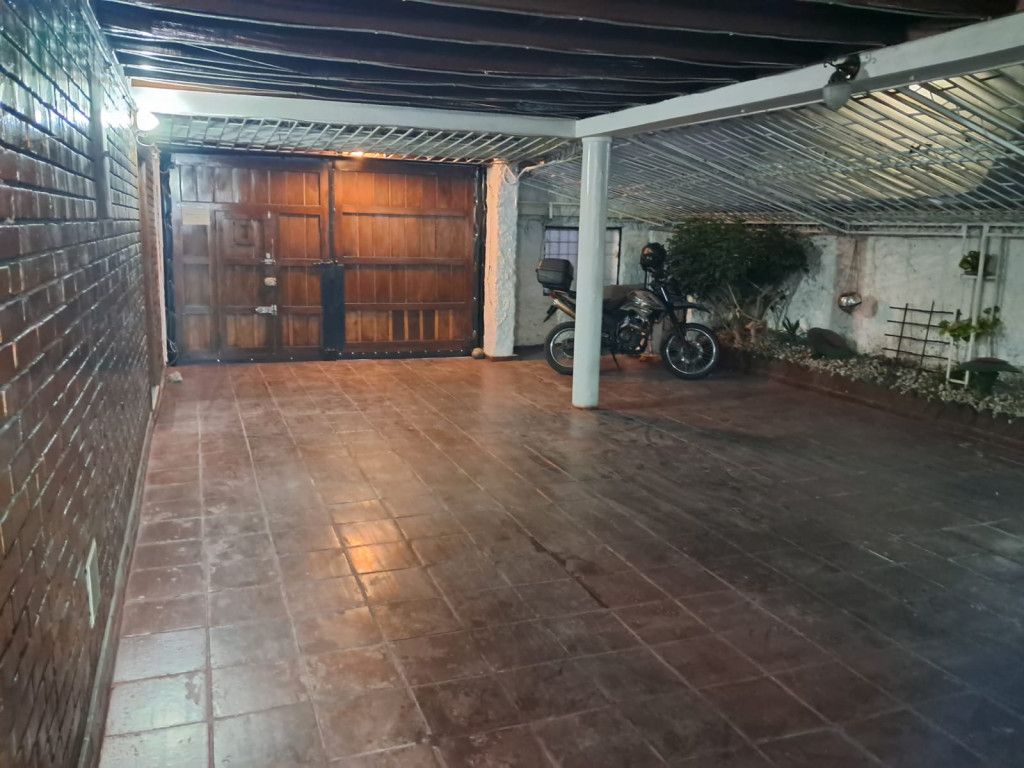 Casa en arriendo Cundinamarca Bogotá Santa Barbara Oriental 250 m2 Habitaciones 6 Baños 5 Garajes 5 Precio $9000000