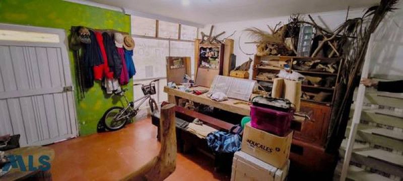 Casa en venta Antioquia Medellín Las Acacias 307 m2 Habitaciones 3 Baños 2 Garajes 1 Precio $1350000000