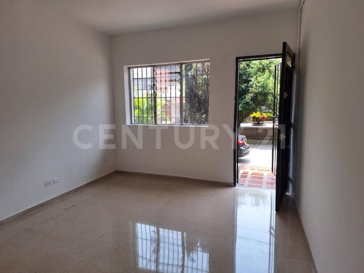 Casa en arriendo Antioquia Medellín Las Acacias 240 m2 Habitaciones 6 Baños 3 Garajes 1 Precio $6000000