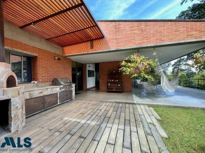 Casa en venta Antioquia Medellín Alejandro Echavarria 558 m2 Habitaciones 2 Baños 2 Garajes 4 Precio $3800000000