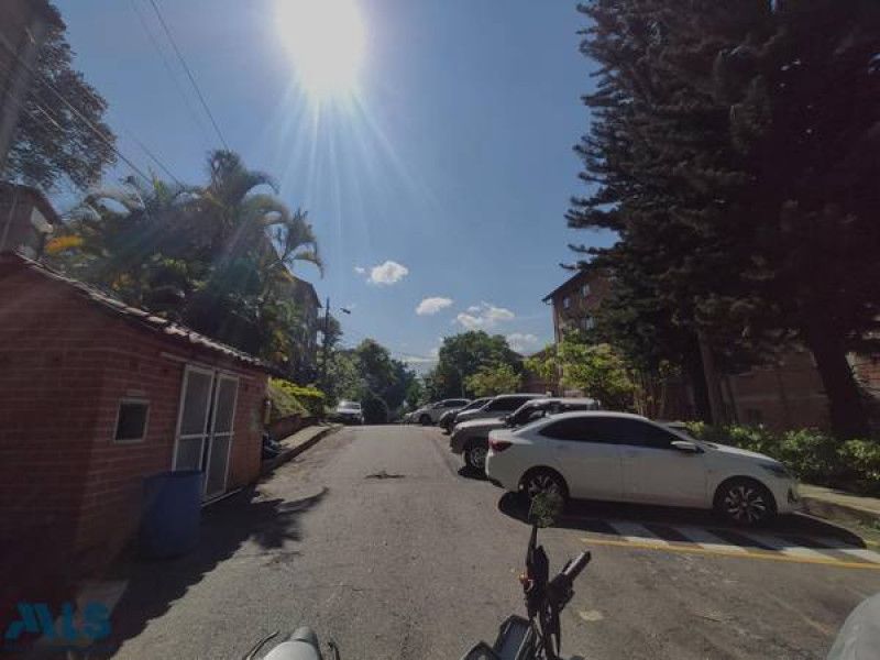 Apartamento en venta Antioquia Medellín La Colina 55 m2 Habitaciones 3 Baños 2 Garajes 1 Precio $360000000