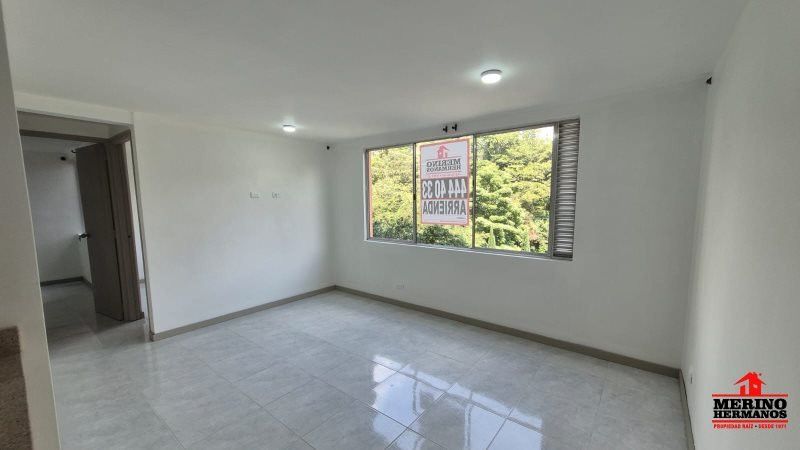 Apartamento en arriendo Antioquia Medellín Loma De Los Bernal 45 m2 Habitaciones 2 Baños 2 Garajes 1 Precio $2400000