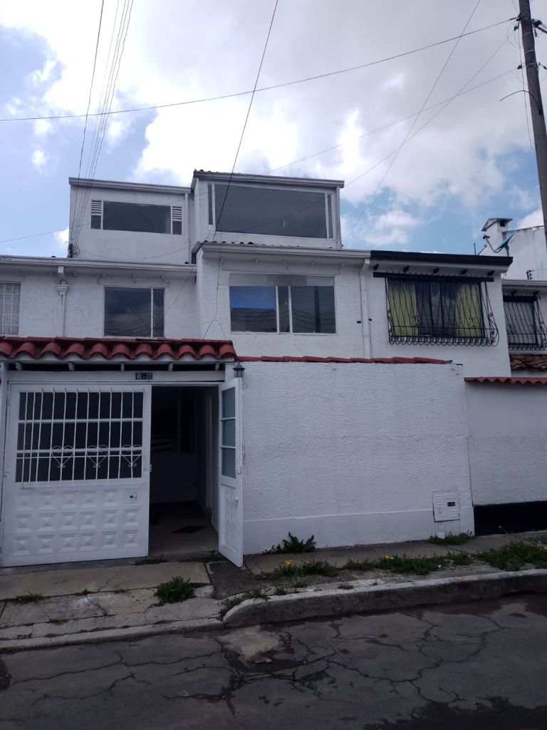 Casa en arriendo Cundinamarca Bogotá Villa Del Prado 210 m2 Habitaciones 4 Baños 3 Garajes 1 Precio $4500000