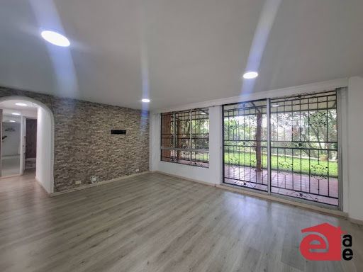 Apartamento en arriendo Antioquia Medellín San Diego 150 m2 Habitaciones 3 Baños 3 Garajes 2 Precio $4300000