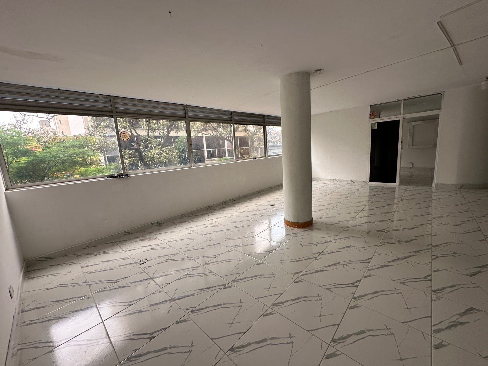 Oficina en arriendo Antioquia Medellín Rosales 90 m2 Habitaciones 0 Baños 0 Garajes 0 Precio $4000000