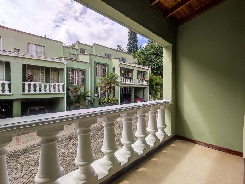 Casa en venta Antioquia Medellín Loma De Los Bernal 224 m2 Habitaciones 4 Baños 3 Garajes 1 Precio $930000000