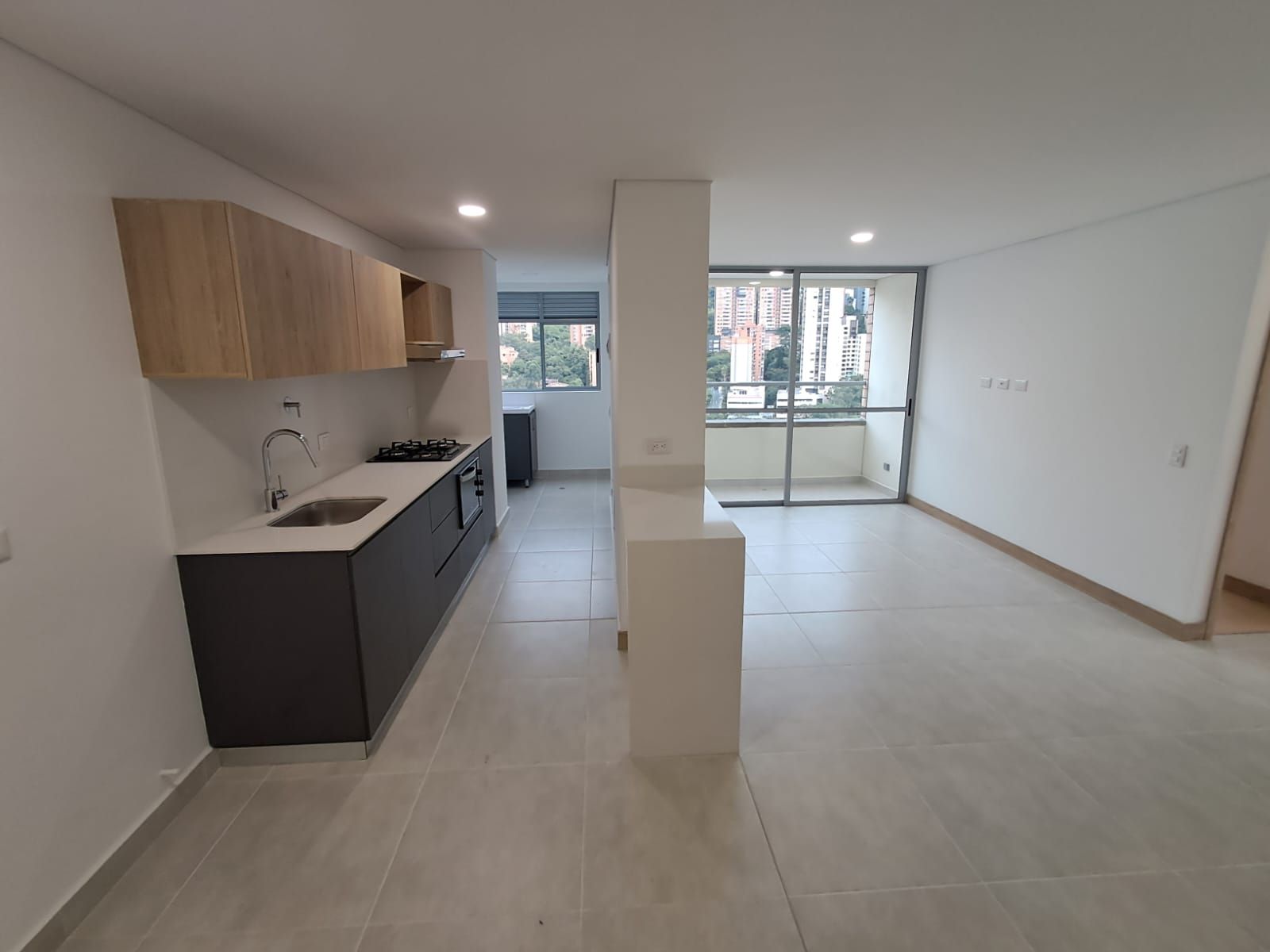 Apartamento en arriendo Antioquia Medellín Simesa 72 m2 Habitaciones 2 Baños 3 Garajes 1 Precio $4200000