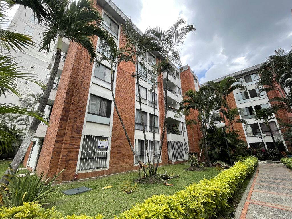 Apartamento en arriendo Valle Del Cauca Cali Urbanización La Flora 110 m2 Habitaciones 3 Baños 4 Garajes 1 Precio $2250000