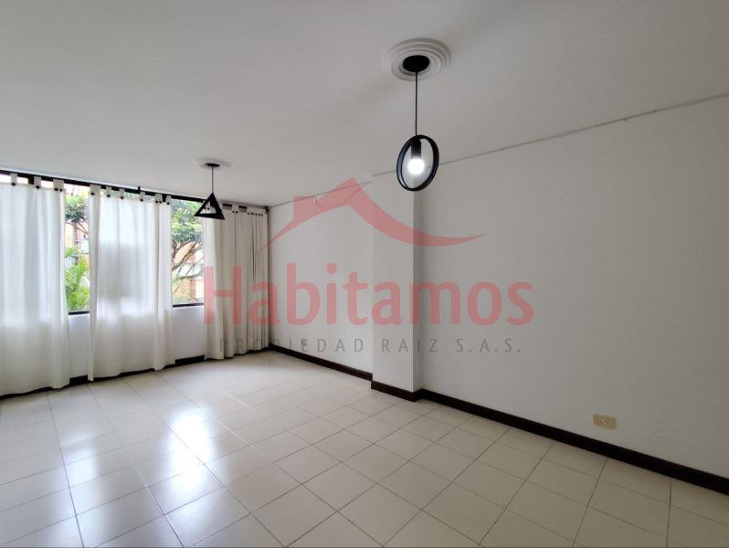Apartamento en arriendo Antioquia Medellín Santa Rosa De Lima 72 m2 Habitaciones 2 Baños 2 Garajes 1 Precio $2500000