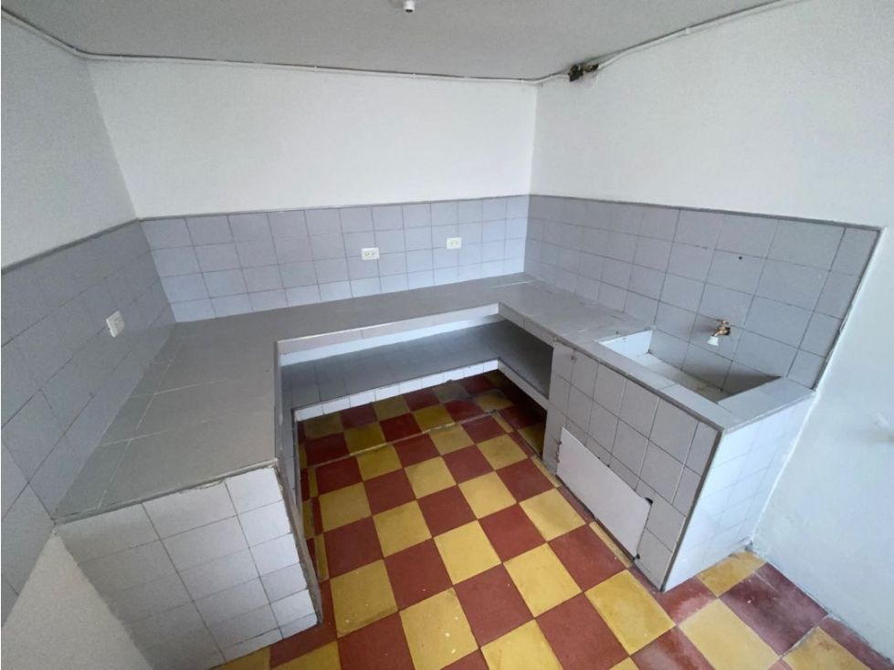 Apartamento en arriendo Antioquia Medellín La Milagrosa 110 m2 Habitaciones 4 Baños 2 Garajes 0 Precio $1900000