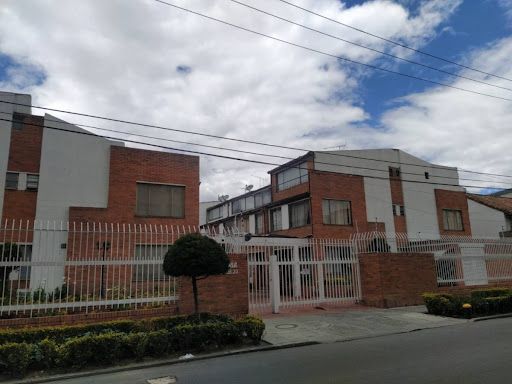Casa en arriendo Cundinamarca Bogotá Cedro Narvaez 72 m2 Habitaciones 3 Baños 2 Garajes 1 Precio $2737000