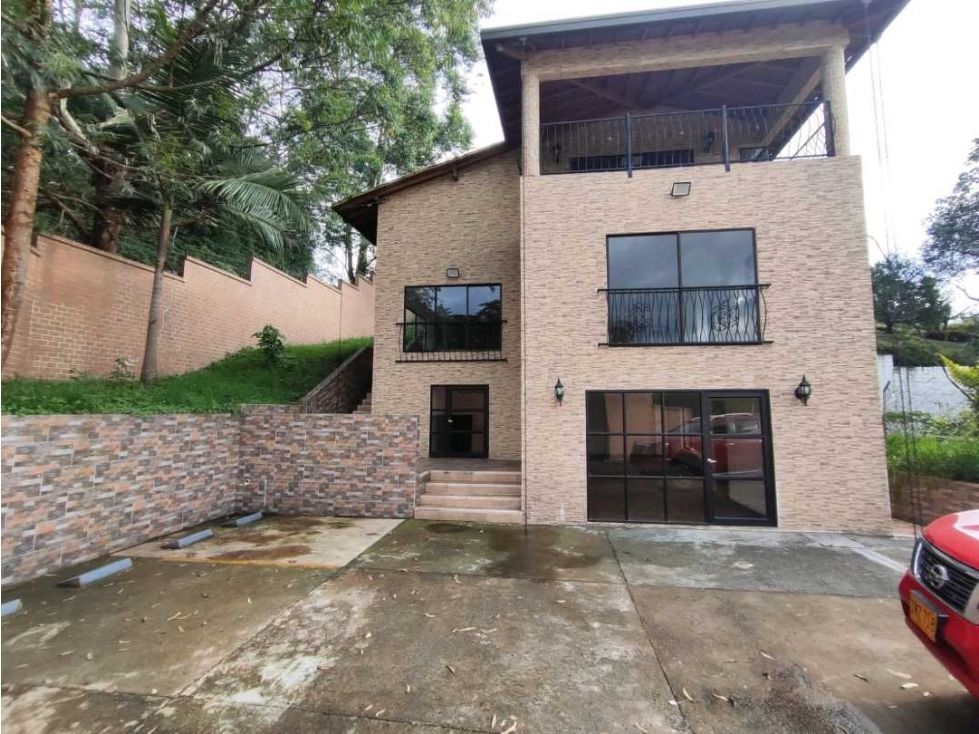 Casa Campestre en arriendo o venta Antioquia Envigado Envigado 350 m2 Habitaciones 5 Baños 5 Garajes 1 Precio venta $4000000000 Precio arriendo $12000000