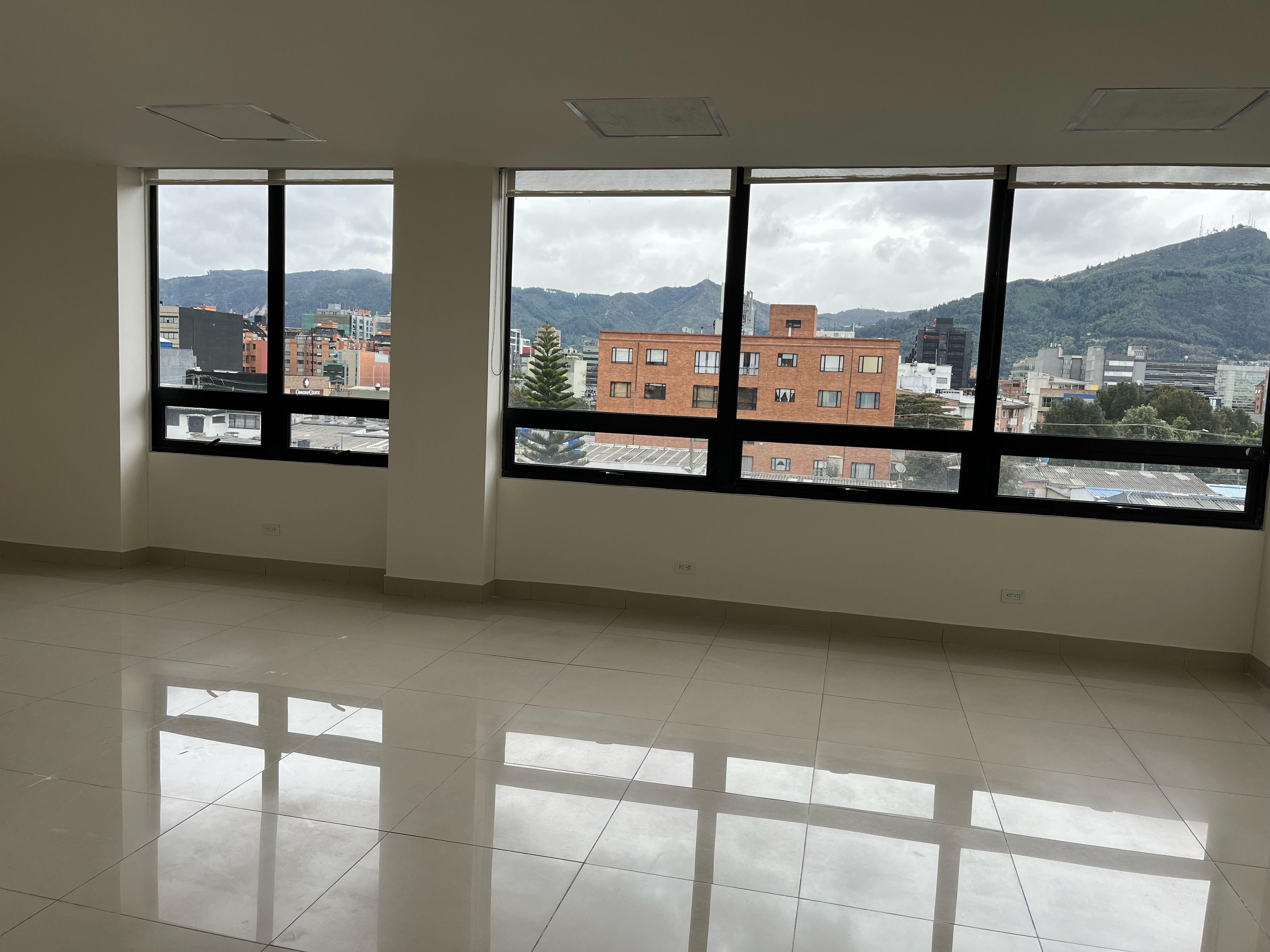 Oficina en arriendo Cundinamarca Bogotá La Castellana 60 m2 Habitaciones 0 Baños 1 Garajes 2 Precio $4000000