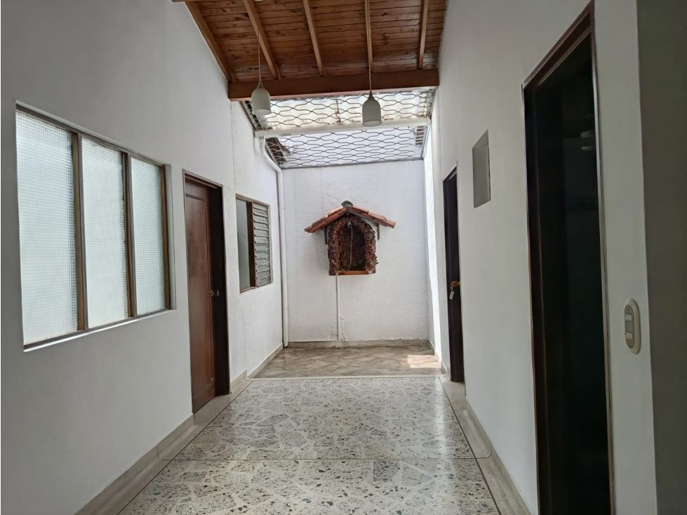 Casa en arriendo Antioquia Medellín Belen 165 m2 Habitaciones 5 Baños 2 Garajes 1 Precio $3800000