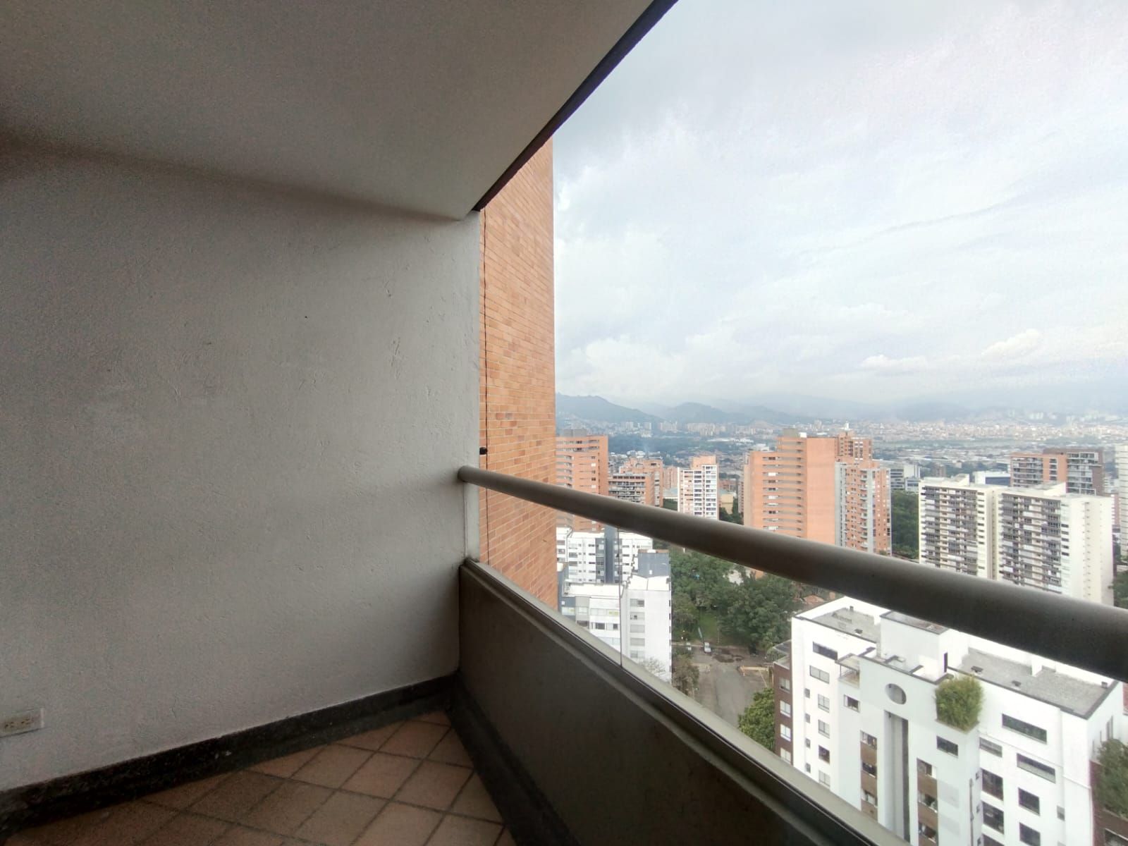 Apartamento en arriendo Antioquia Medellín Los Balsos No2 127 m2 Habitaciones 3 Baños 4 Garajes 2 Precio $5500000