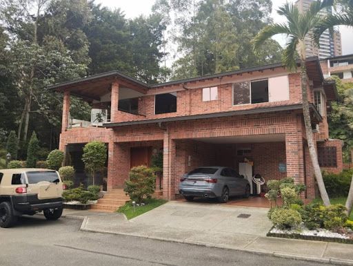 Casa en arriendo Antioquia Medellín Altos Del Poblado 300 m2 Habitaciones 4 Baños 6 Garajes 2 Precio $17000000