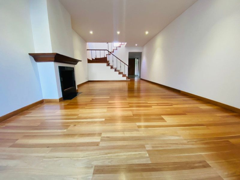 Casa en venta Cundinamarca Bogotá Santa Barbara Central 413 m2 Habitaciones 3 Baños 5 Garajes 5 Precio $1900000000